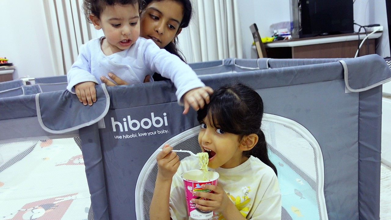 سارة تتخبى وتاكل الاندومي الوردي حق جوجو وحمودي يفضحها !!