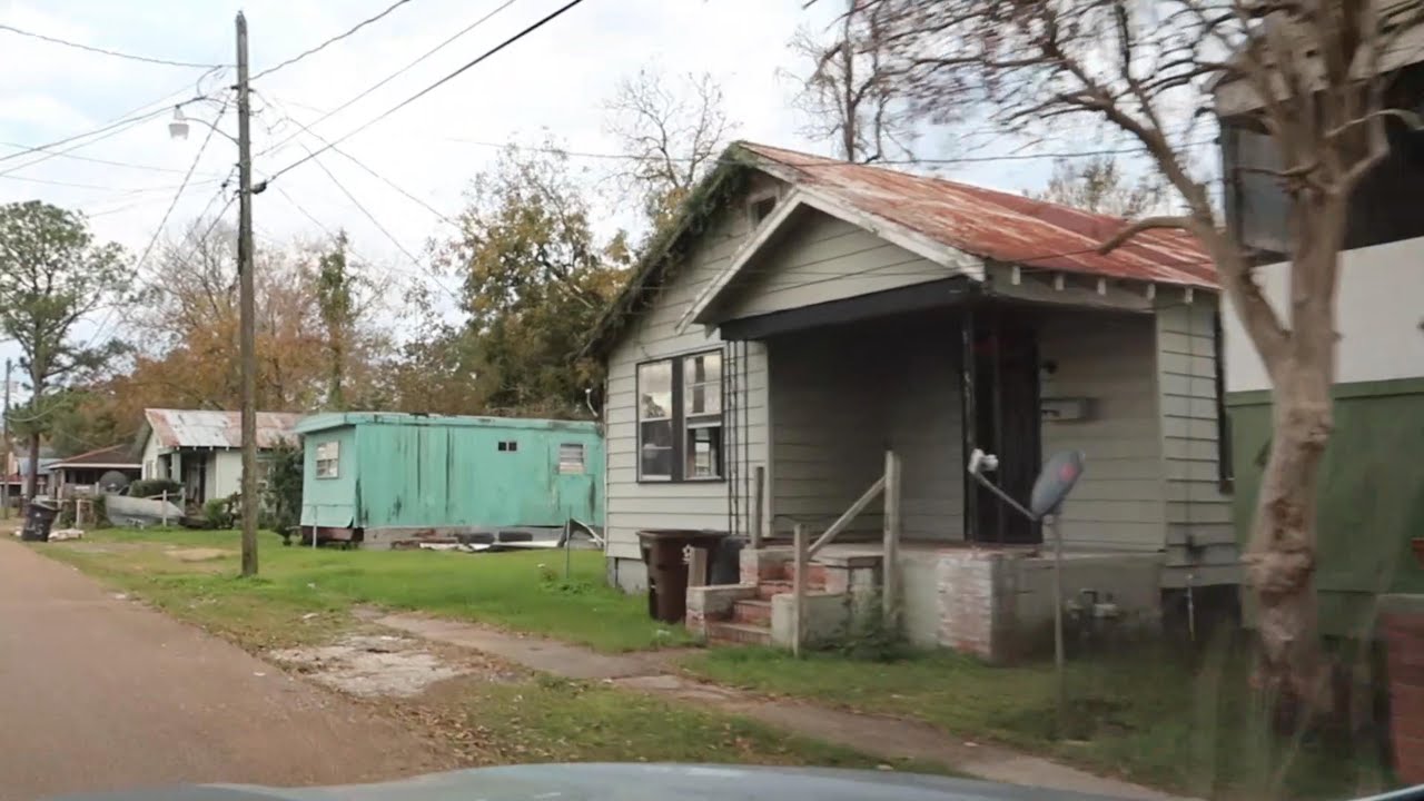 DIRTY SOUTH / LOUISIANA'S WORST LOOKING SMALL TOWN / DONALDSONVILLE, LA