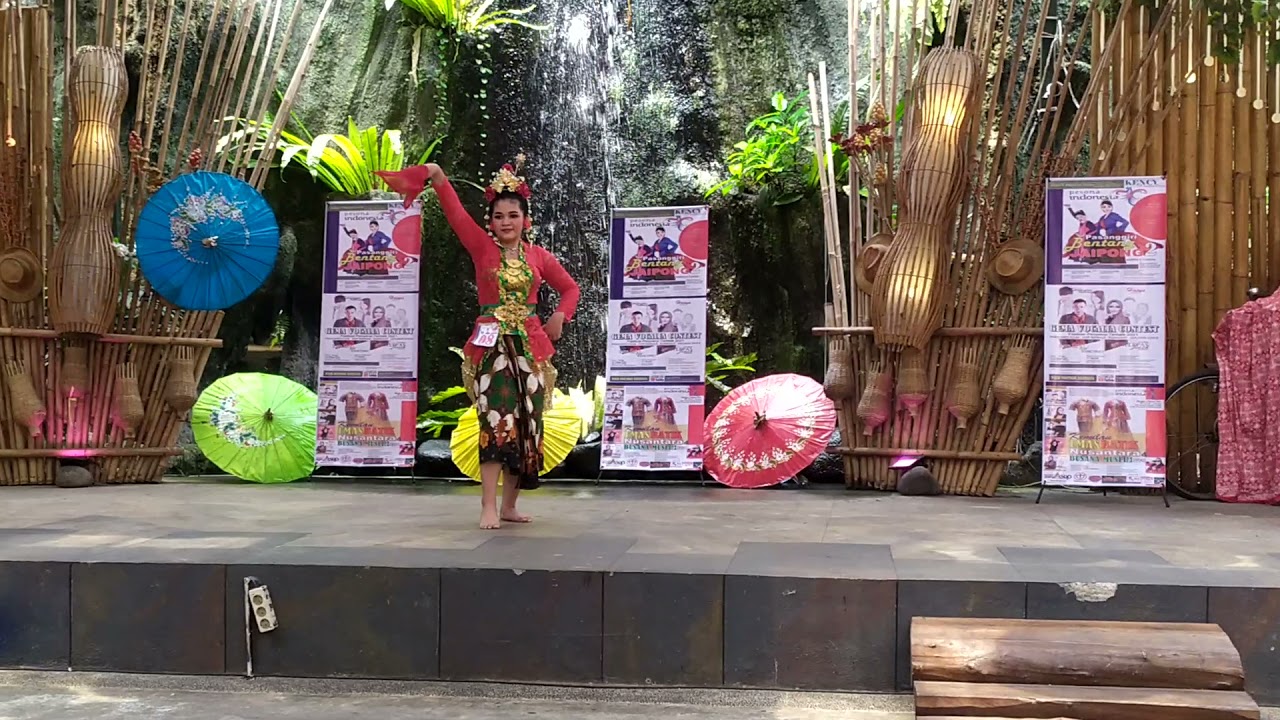 tari jaipong tunggal (geboy kembang kilaras),penari hanum auliya,lgu dera kinarya,grk galura kencana