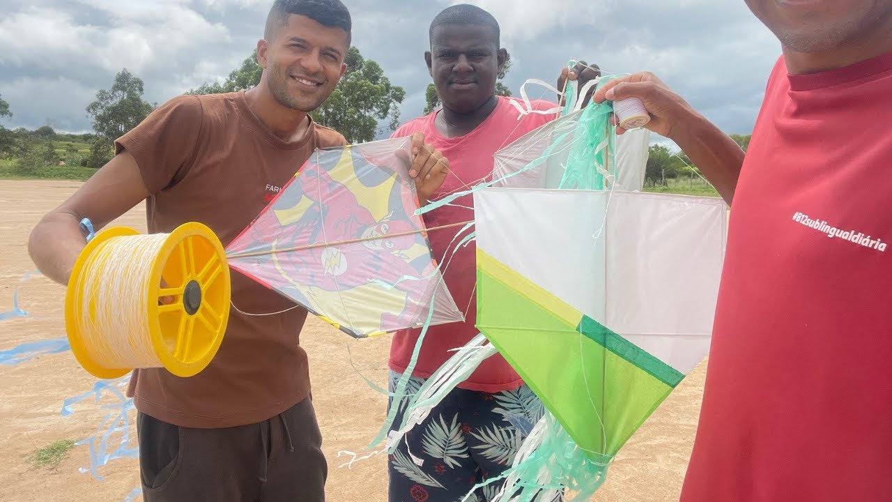 Ergueu a PIPA a alegria deles não tem PREÇO!!