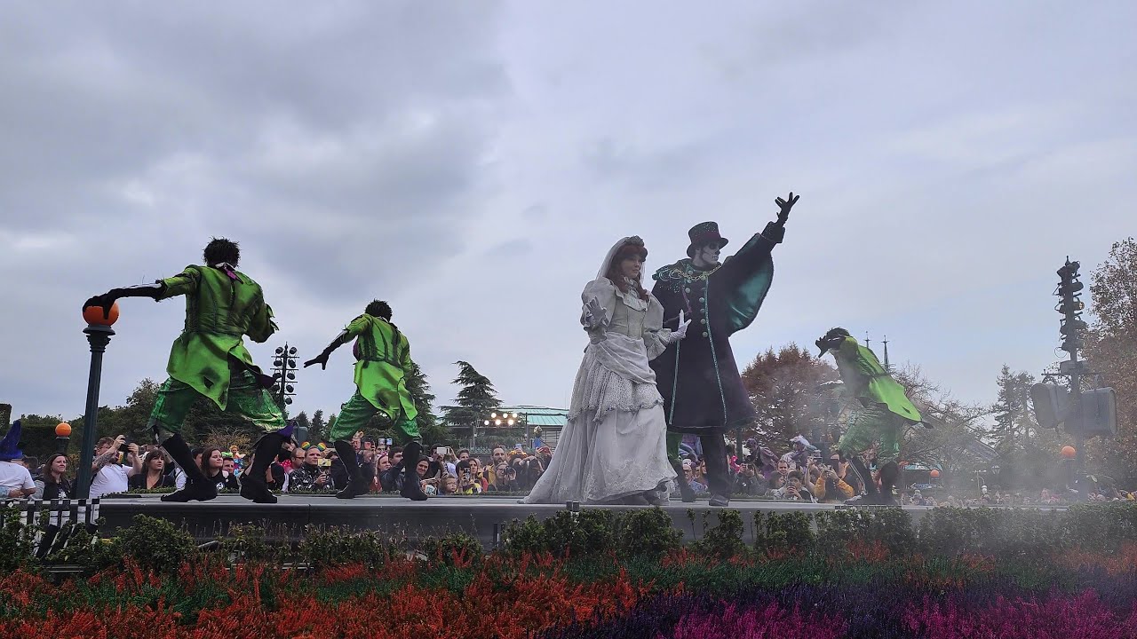 Disneyland Paris: Mickey's Halloween Celebration 2022 (Phantom and Melanie Stage)