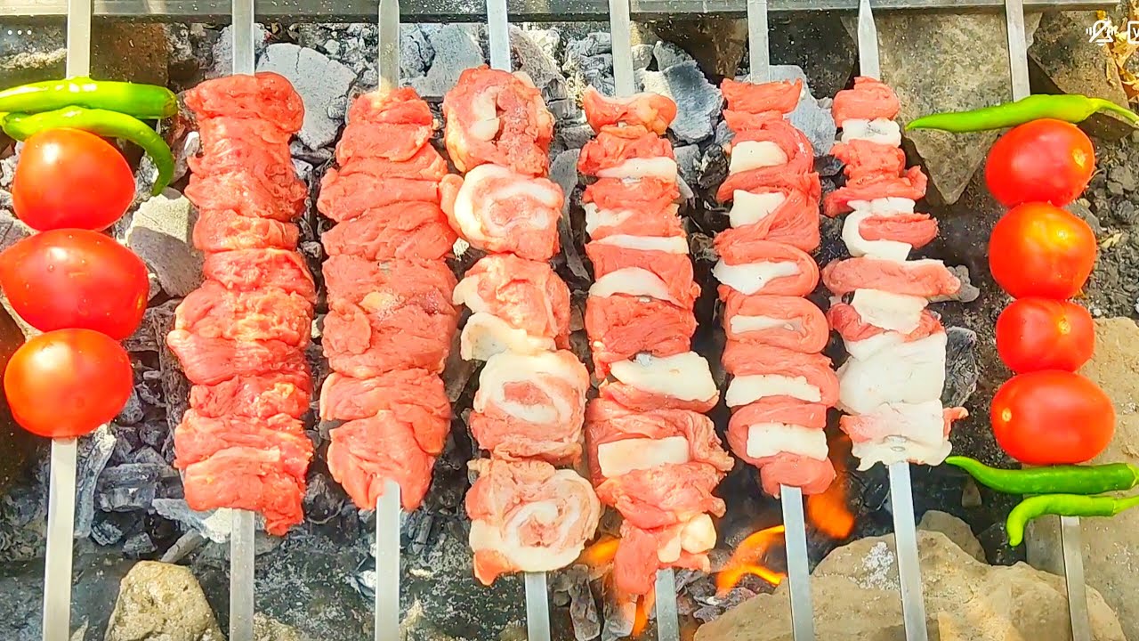 خوشمزه‌ترین کباب گوشت فیله گوساله همراه دنبه گوسفندی با نون آتیشی در طبیعت🥩