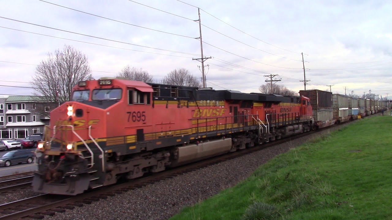 BNSF 7695 Leads An Garbage Train @ Old Town Tacoma, WA
