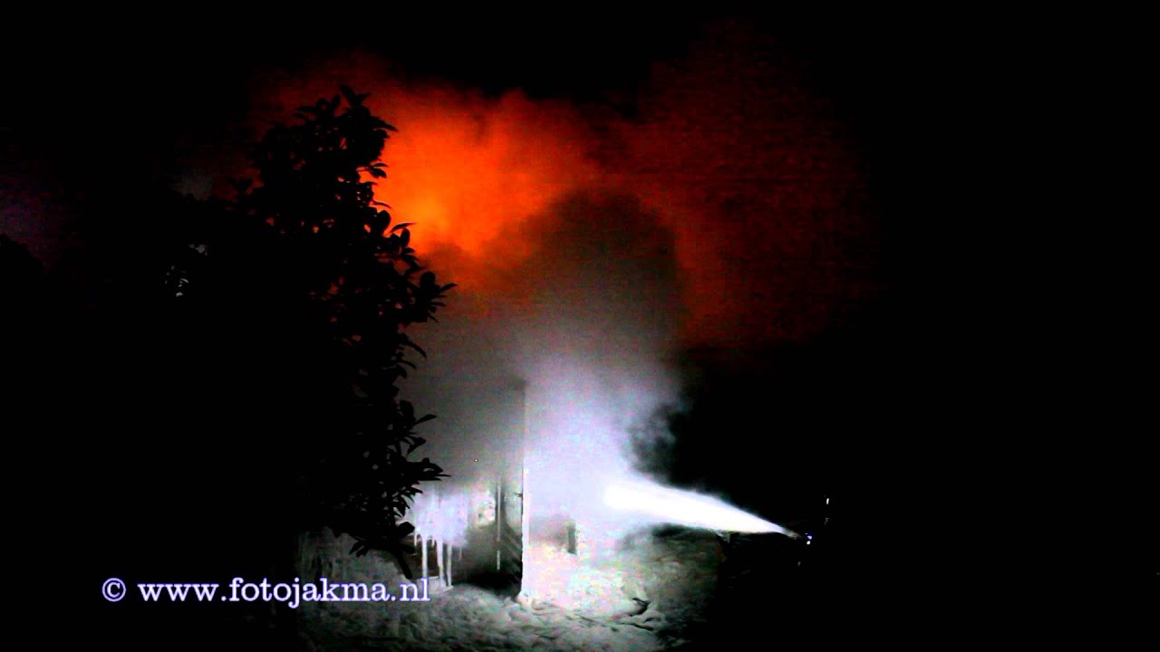 Garageboxen in brand Cornelis Drebbelstraat Hilversum 07-12-2014
