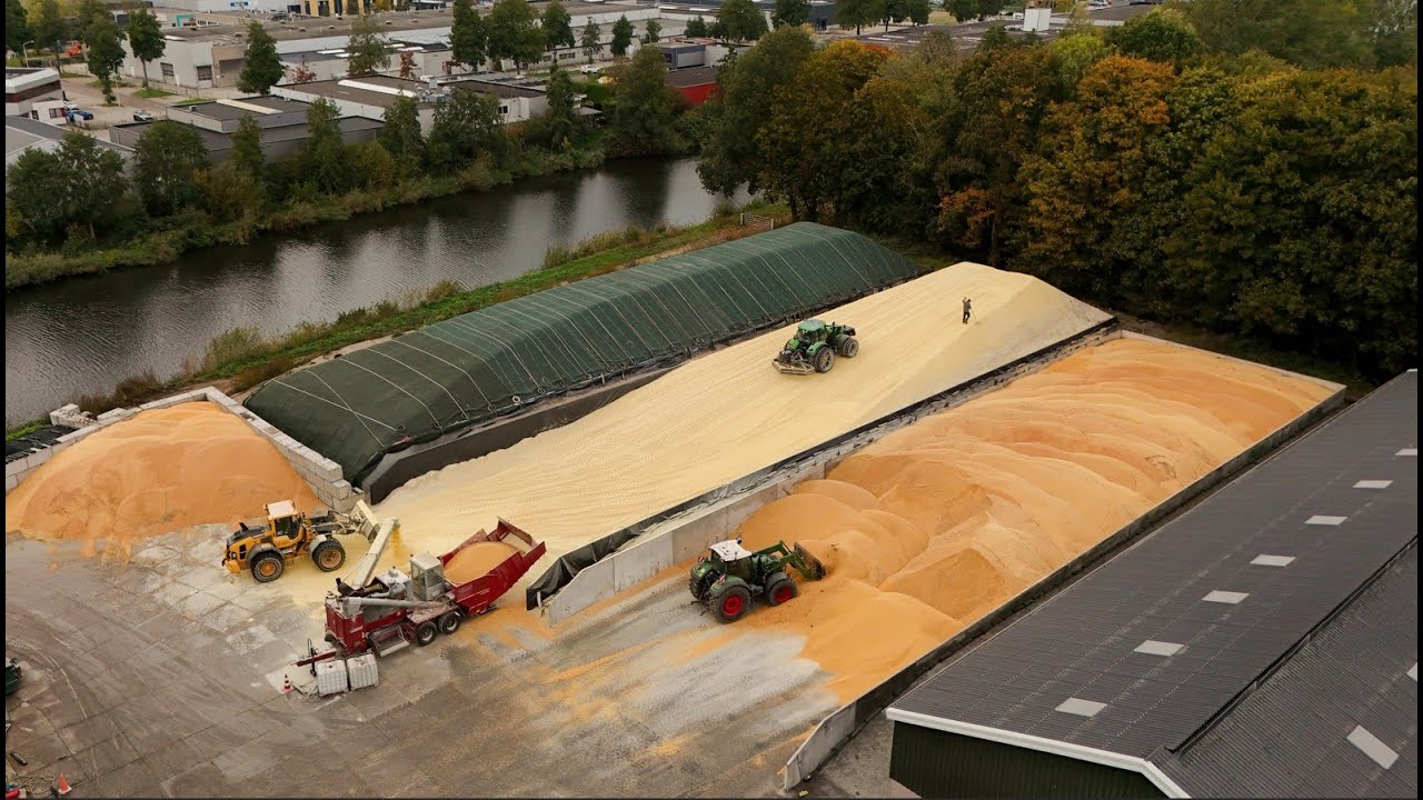CCM-inname in Doetinchem, grens van 10.000 ton mais gepasseerd.