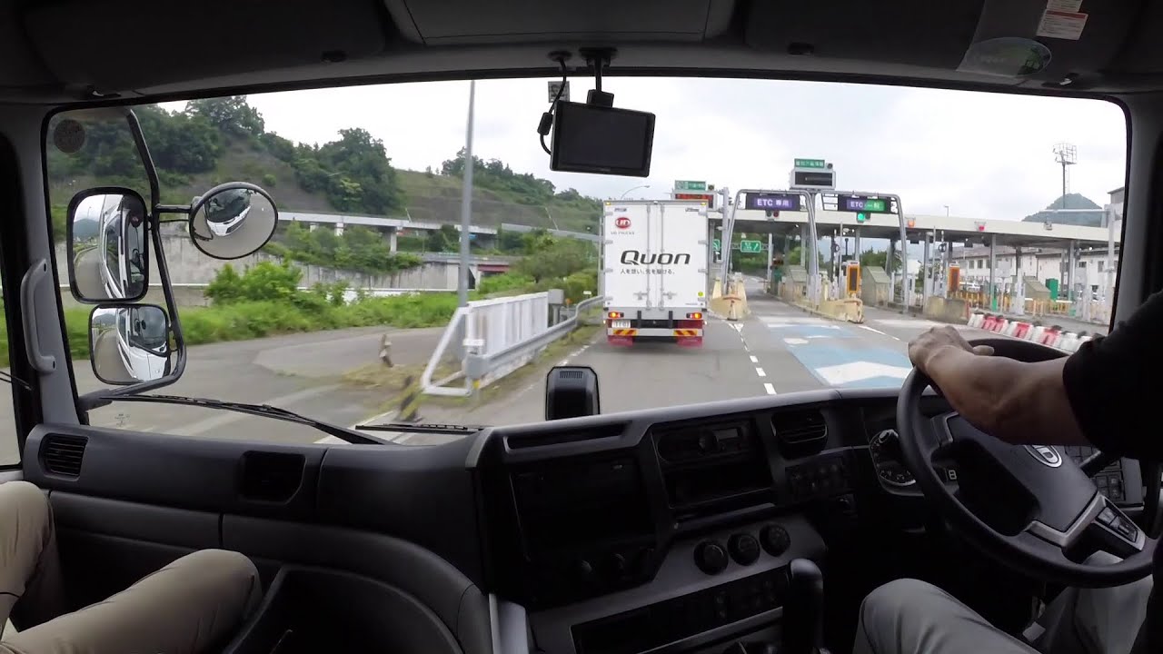 UD Trucks - 6 driving tips on the highway