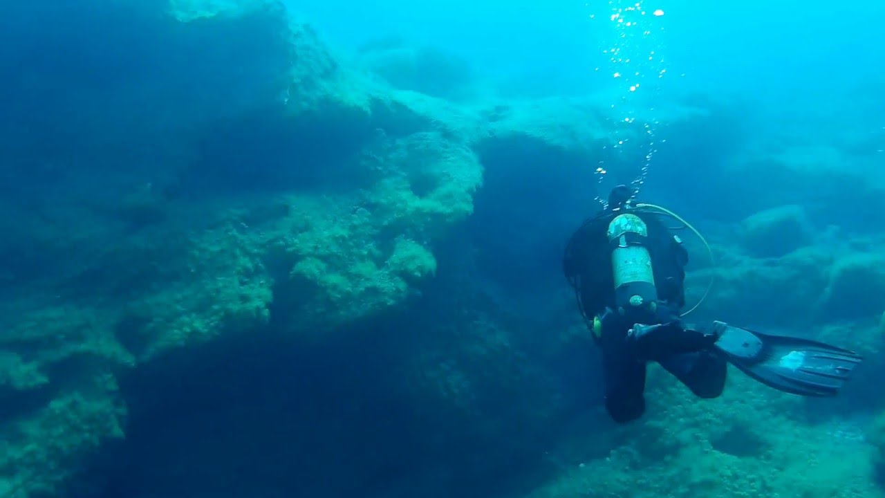 Diving in Malta, near Cirkewwa (Sj4000)
