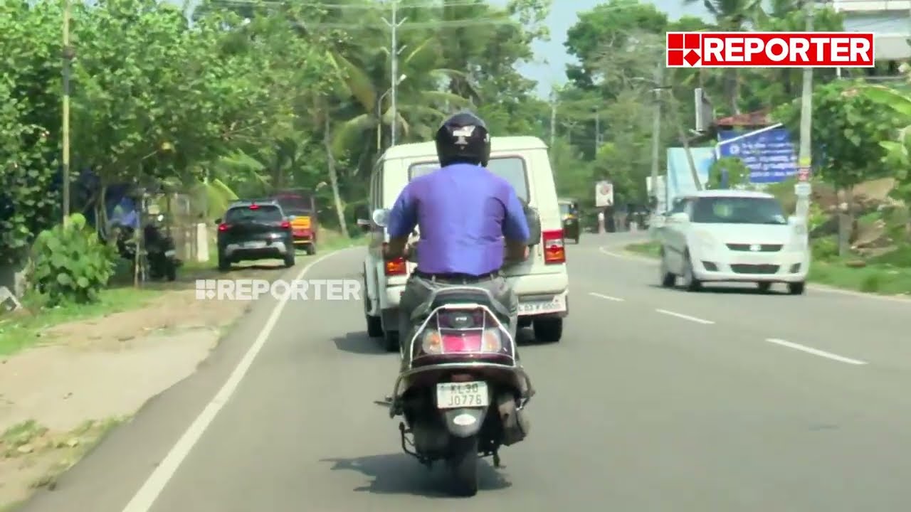 ഈ സ്കൂട്ടറിൽ പോകുന്നതാണ് നാരങ്ങാനം വില്ലേജ് ഓഫീസർ...മുന്നിൽ എസ്കോർട്ടായി ജീപ്പിൽ മേലുദ്യോഗസ്ഥർ