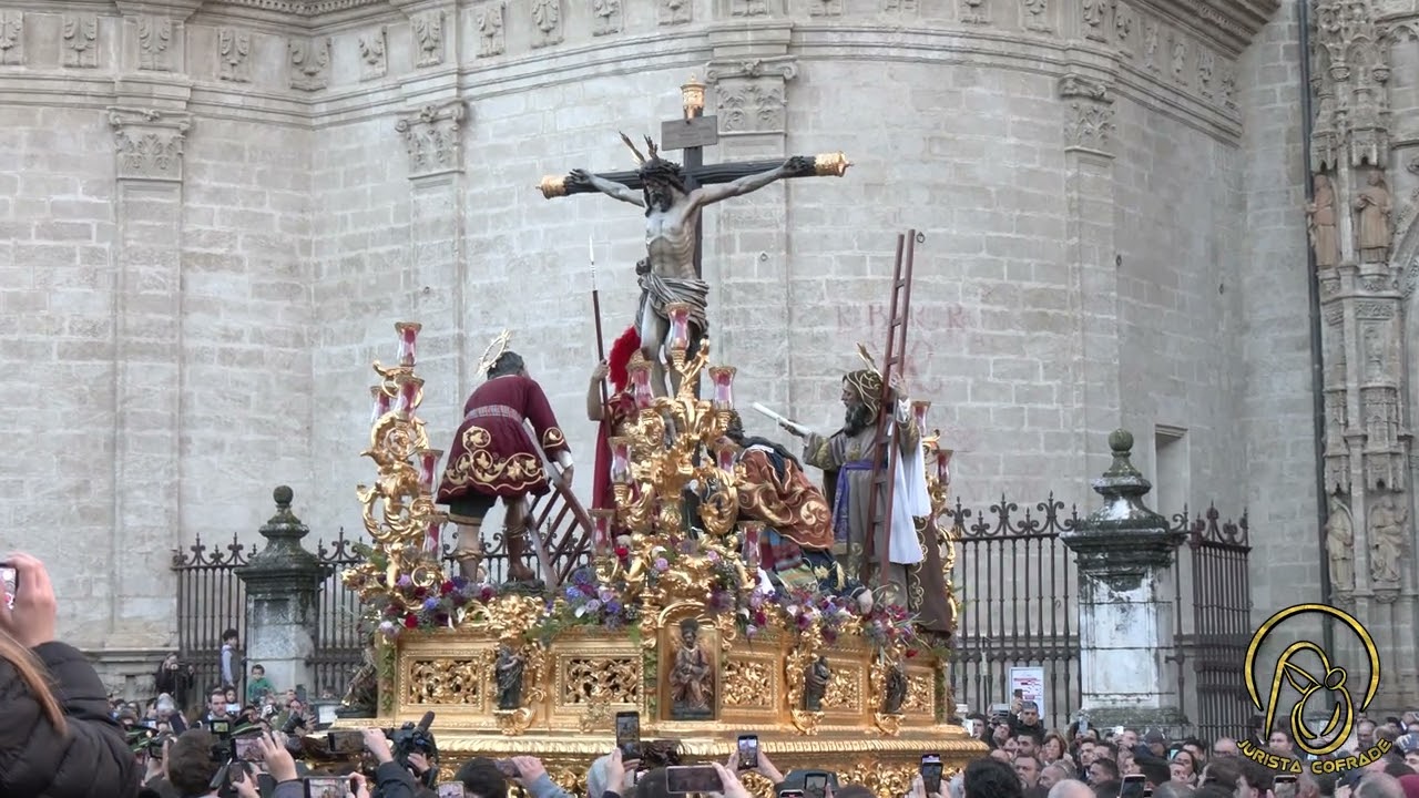 El Cristo del Buen Fin y Ntra. Sra. de la Palma saliendo de la Catedral el Domingo de Resurrección
