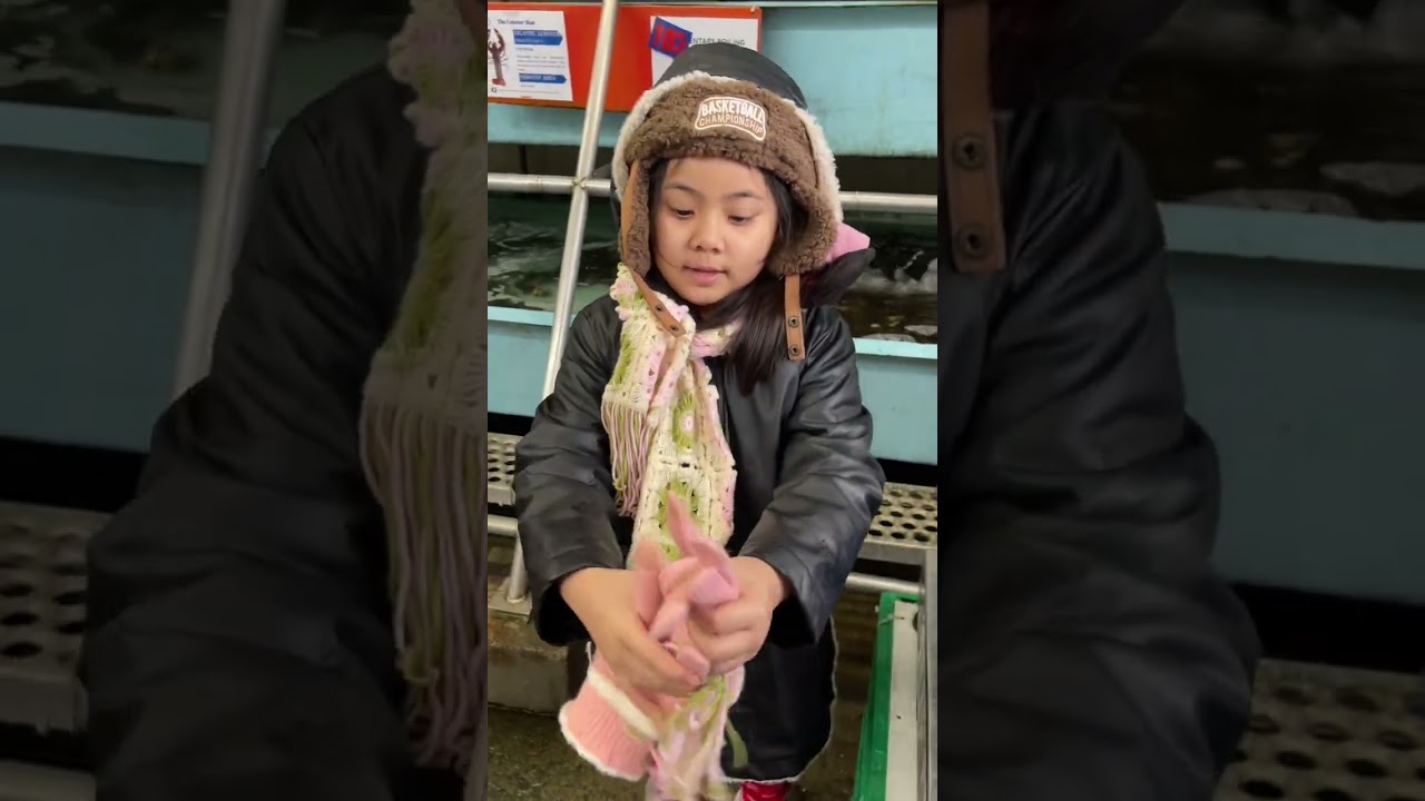 Ăn mừng kỉ niệm 10 năm của ba mẹ Tracy một bữa tôm hùm và cua Canada 