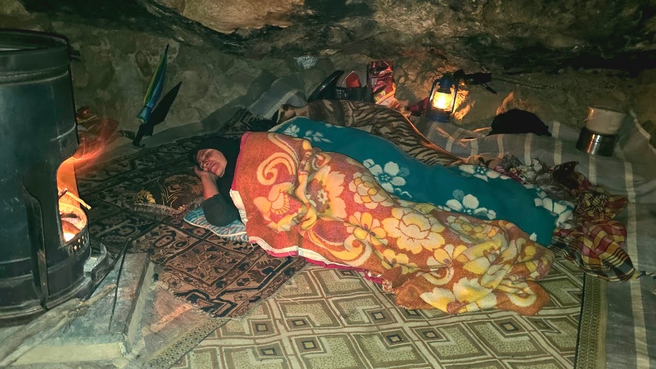 Жизнь кочевых женщин в пещере | Холодная ночь в пещере после тяжелого и утомительного дня