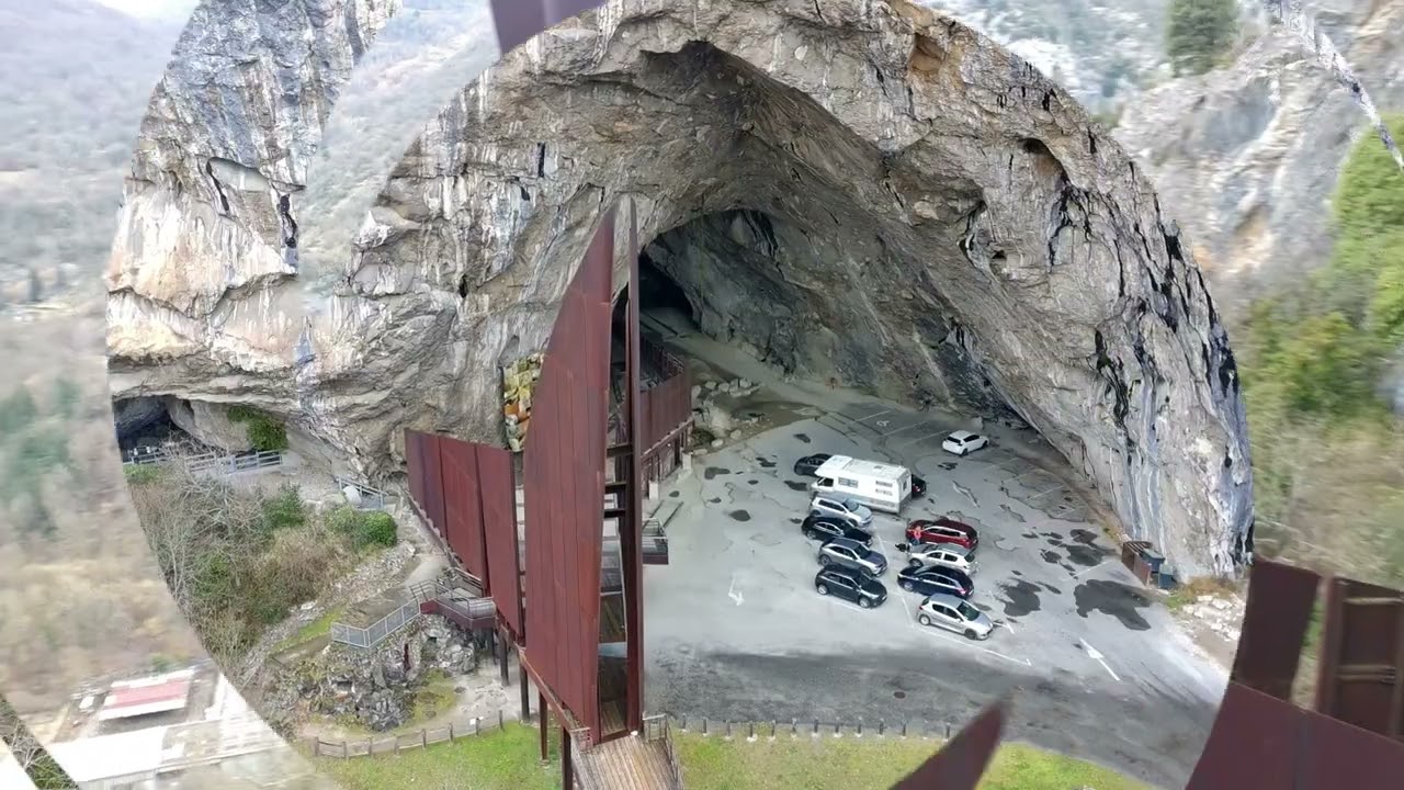 L entré de la grotte de Niaux 😃👍🏻