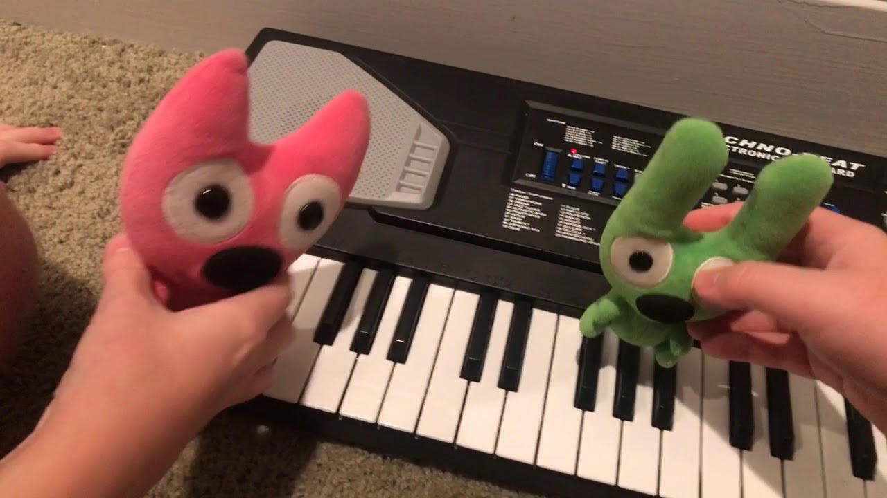 Hoops & Yoyo Playing Piano