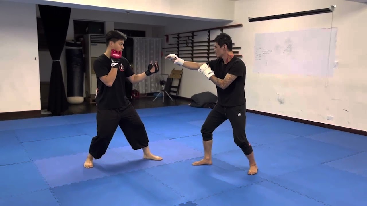 Qi La La Tests His Kungfu - Wing Chun vs Heavyweight Kickboxer, Muay Thai, Bajiquan