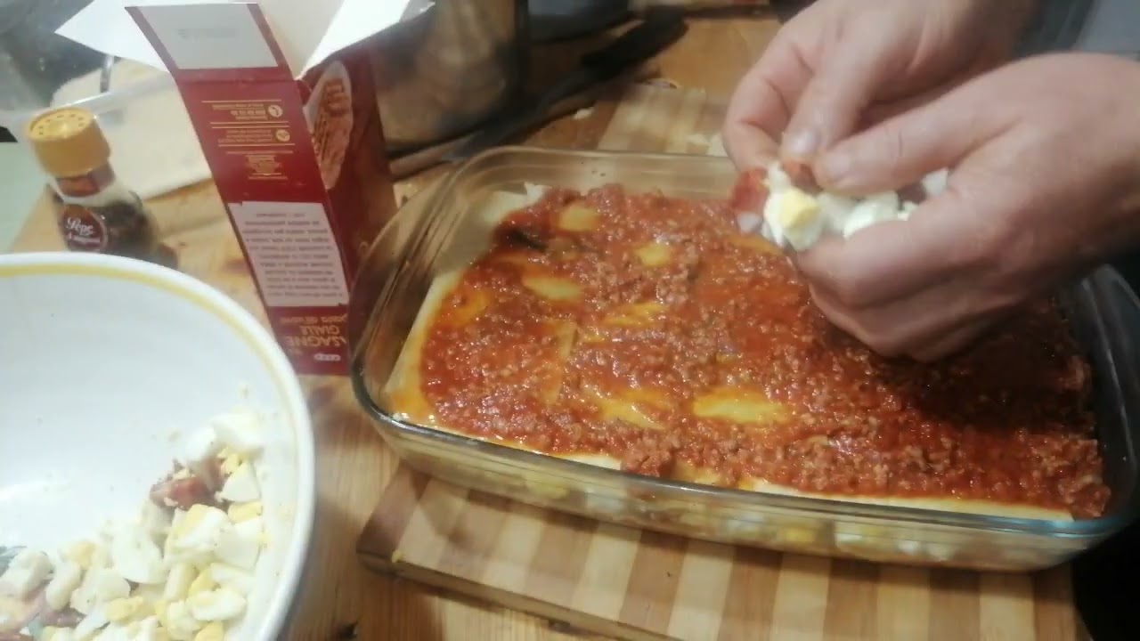Preparazione delle lasagne al forno alla calabrese, da MicheleExpert- Cropalati (Cs)