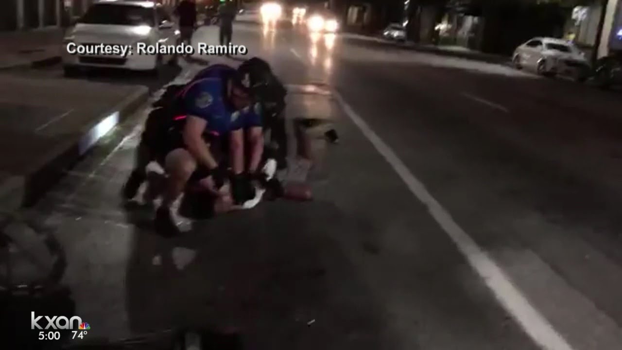 Two accuse Austin police of excessive force on 6th St.
