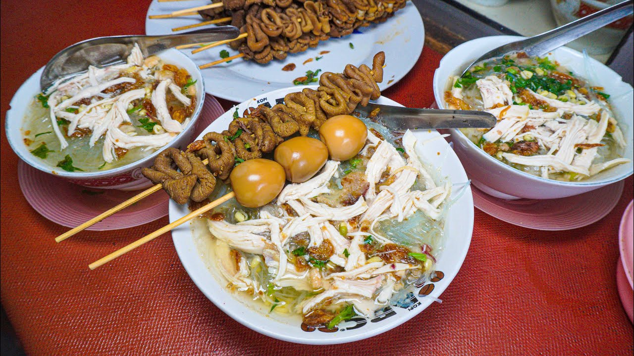 LOKASI NGUMPET MASUK KE DALAM GANG SEMPIT, SOTO AYAM HARGA CUMA 3 RIBU PORSINYA SEBANYAK INI !!!