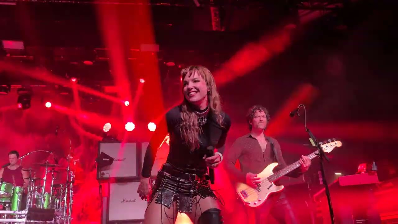 Halestorm - Rain Your Blood On Me + Drum Solo