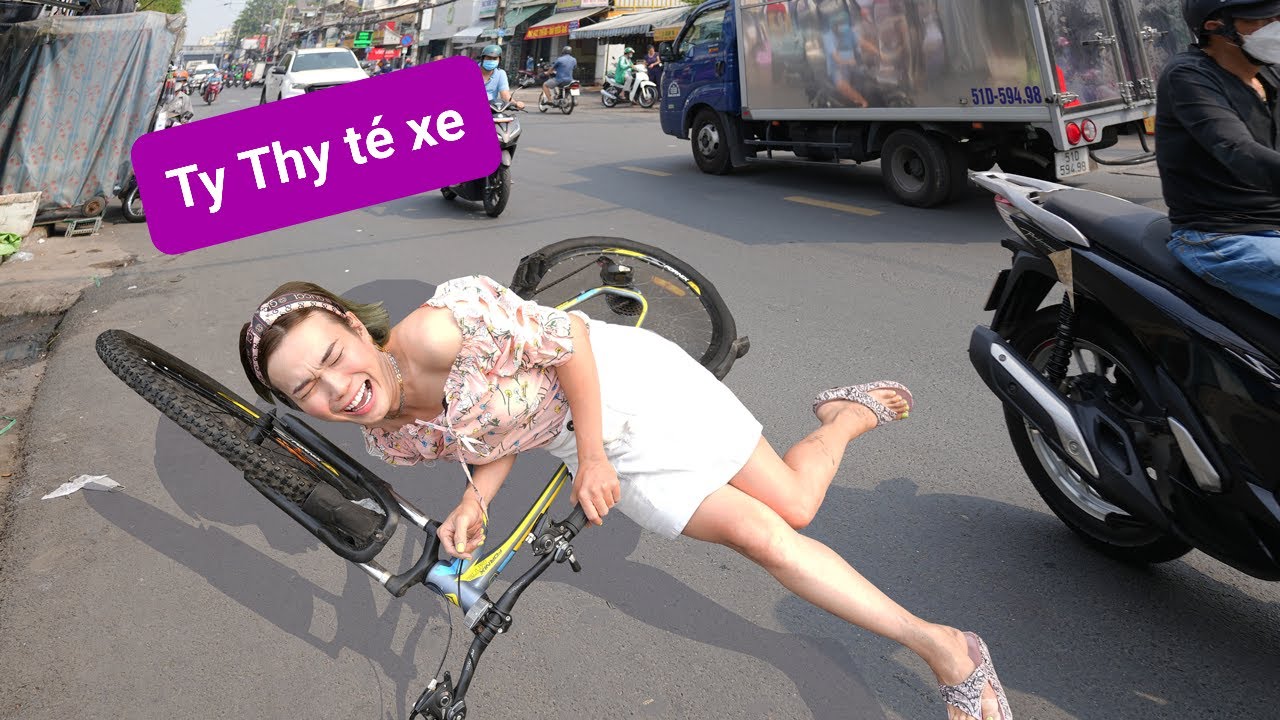 Ty Thy bị té xe đạp và câu chuyện về con gà - Ty Thy Vlog Gỏi đu đủ