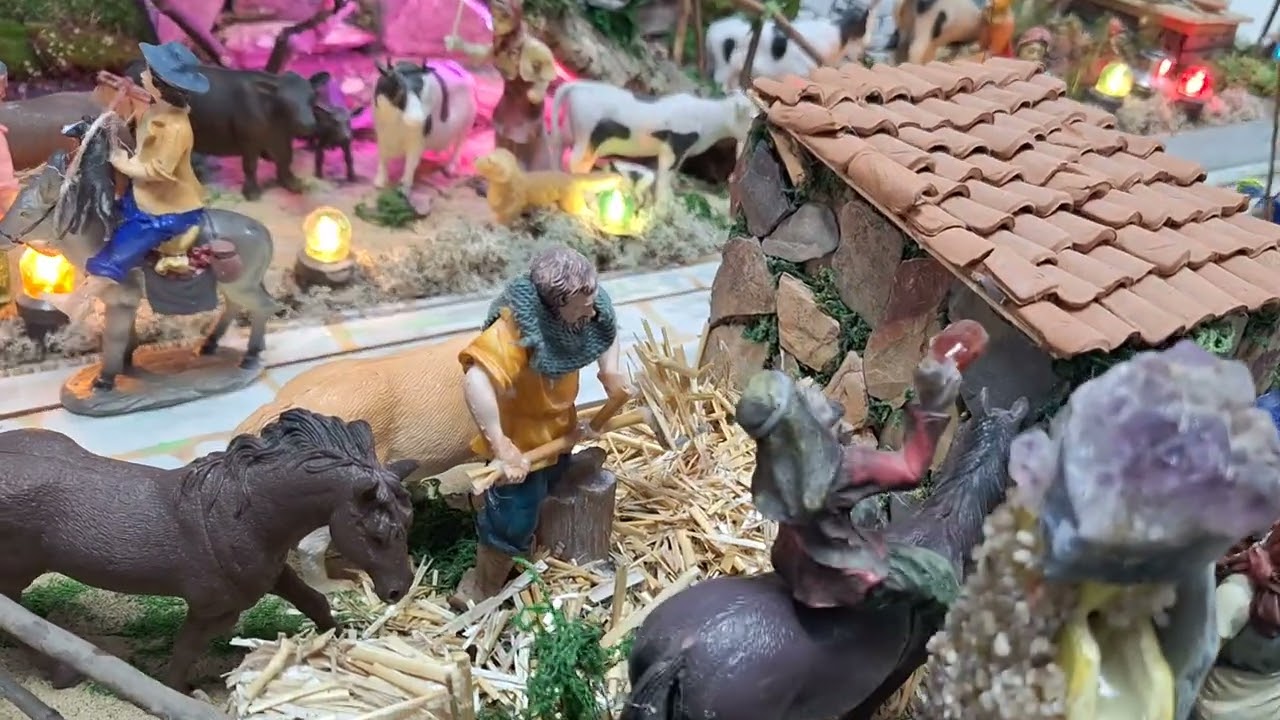 Portal de belen hecho con materiales completamente (cables,motor,etc)Reciclado y en movimiento 2025