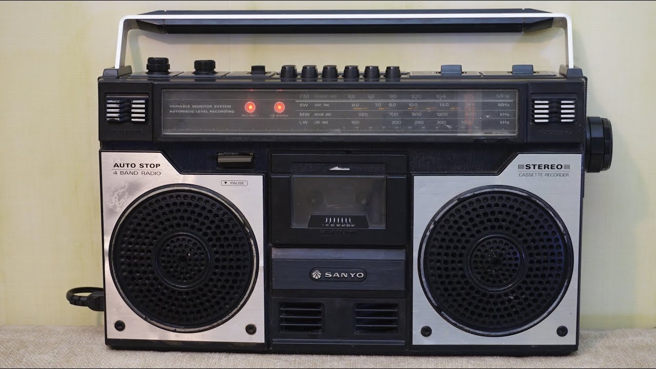 Sanyo M-4100LU. Нижний средний класс