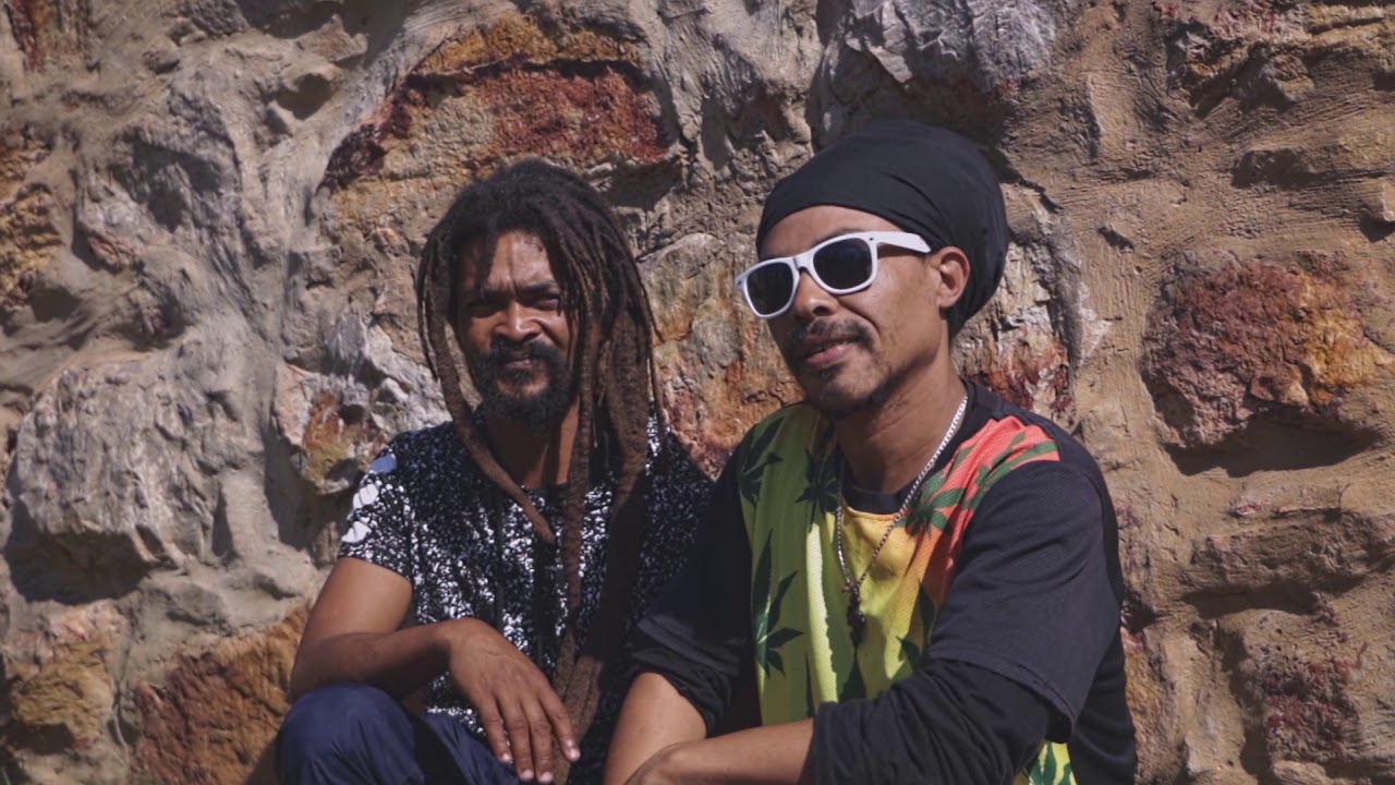 Van Konings - Die strate loop leeg in Mosselbaai (Official Music Video)