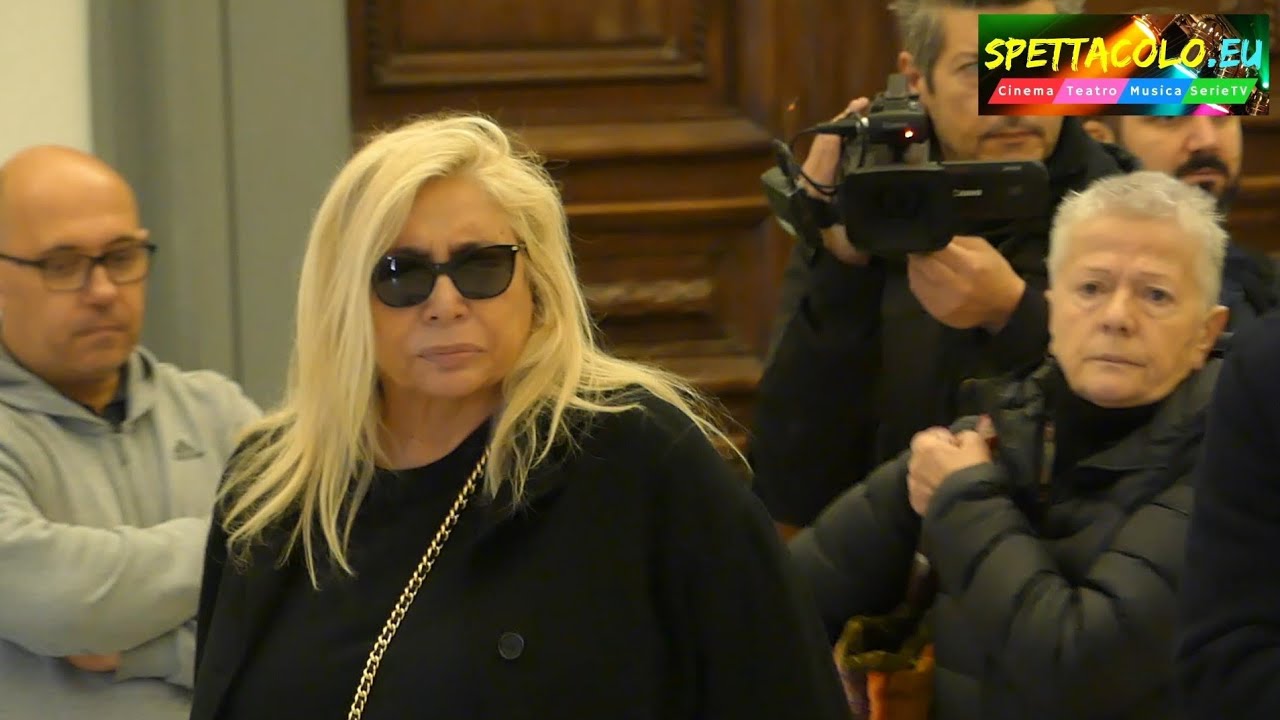 Maurizio Costanzo: Mara Venier affranta alla camera ardente