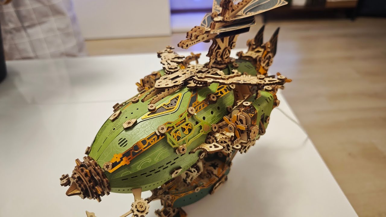 Howcat, green MFantasy Airship, x8 speed building video