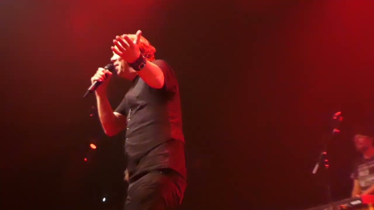 Van Dik Hout - Pijn @ Tivolivredenburg Utrecht (2/9)
