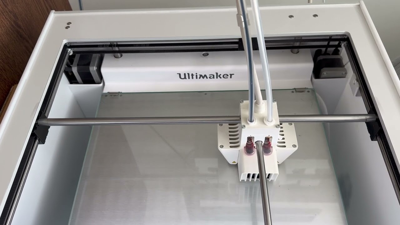 Ultimaker S5 - Maakt vreemde geluiden
