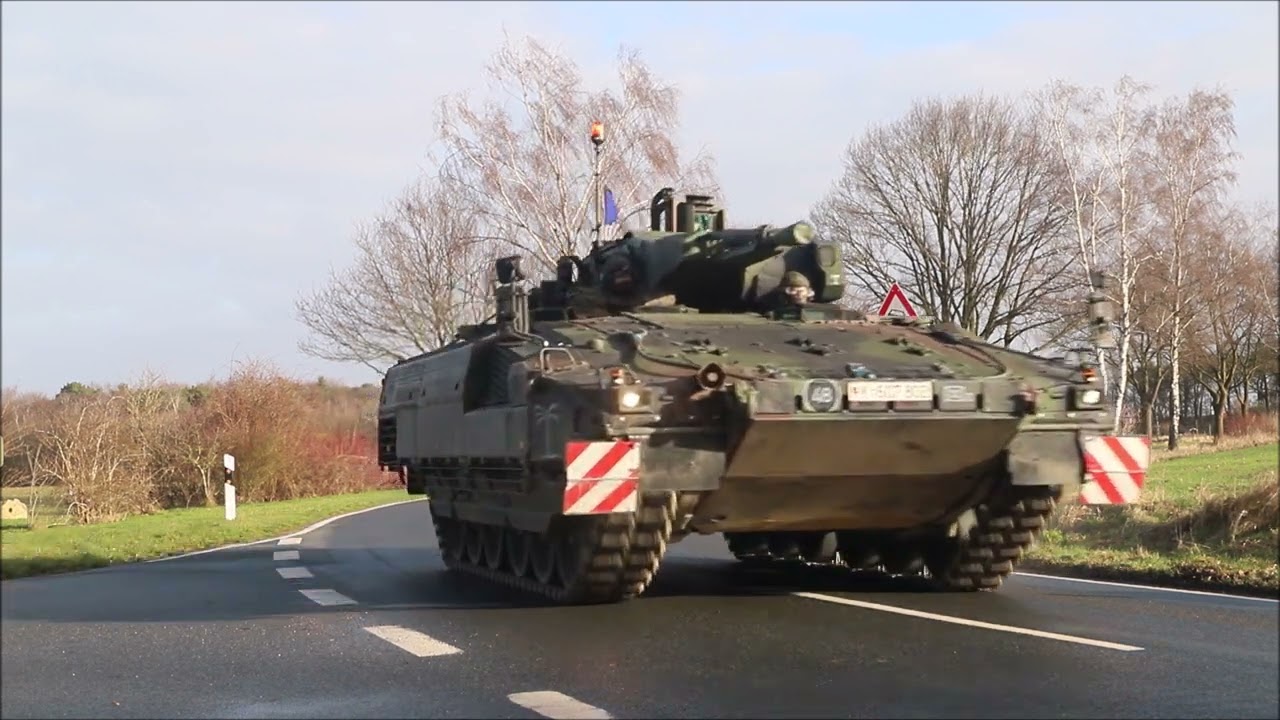 Kolonnenmarsch PzGreBtl 33 aus Luttmersen