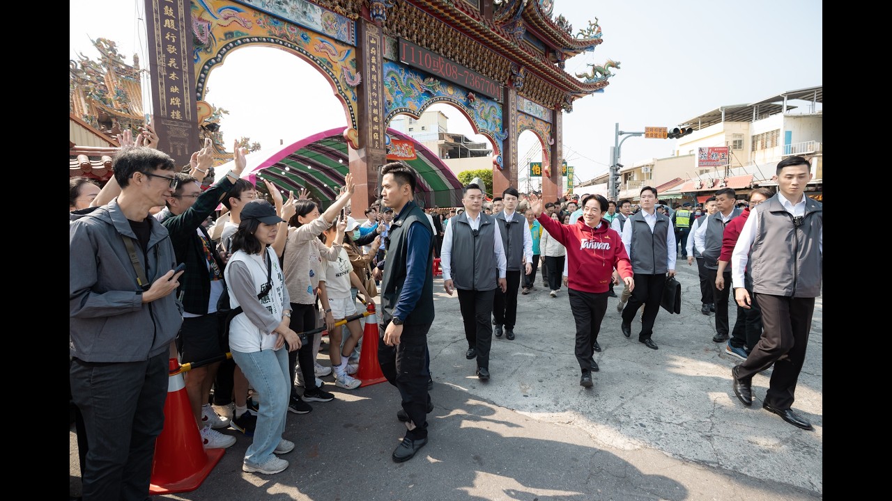 20260218 總統前往南部地區廟宇參香並發放福袋
