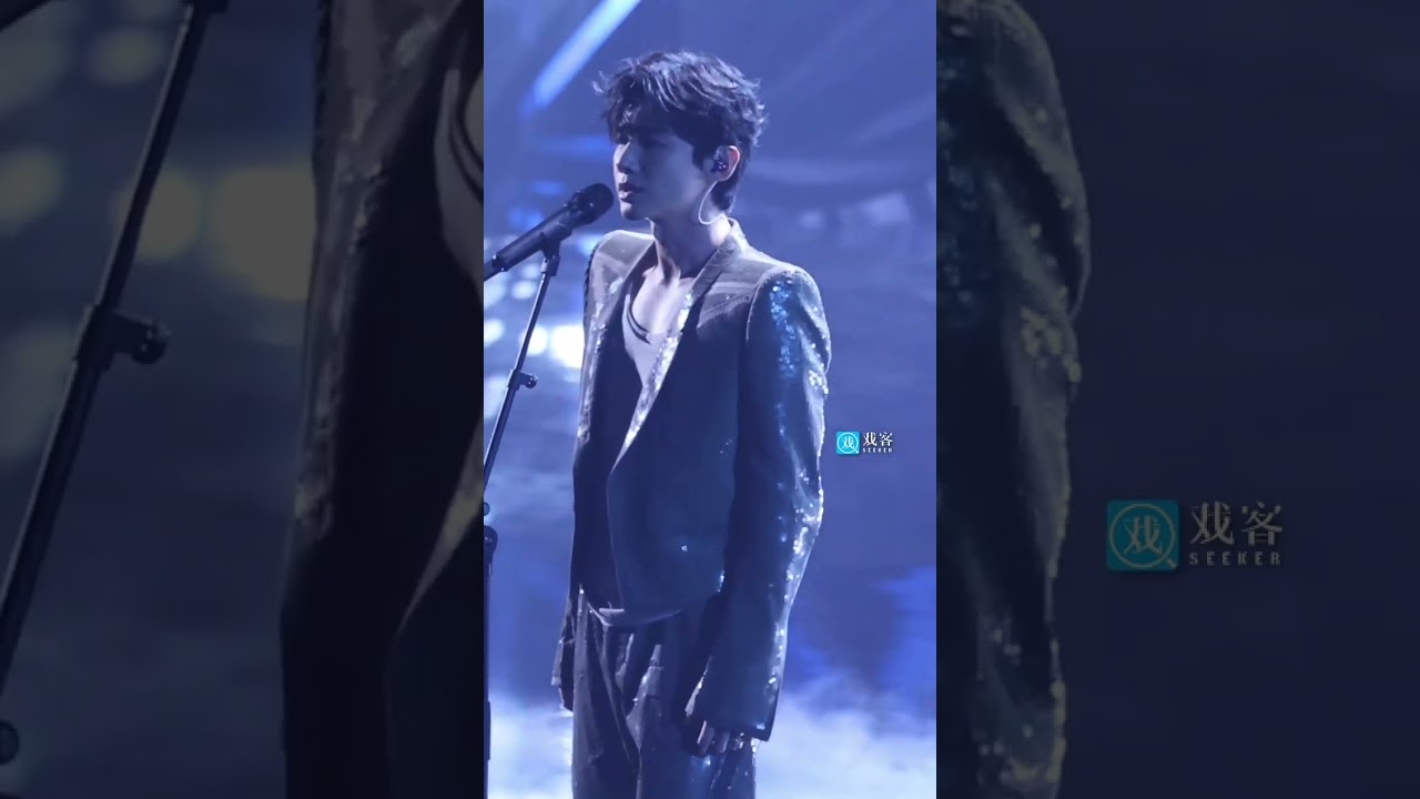 Fancam of Bai Jing Ting performing 登月 at Douyin Wonderful Night
