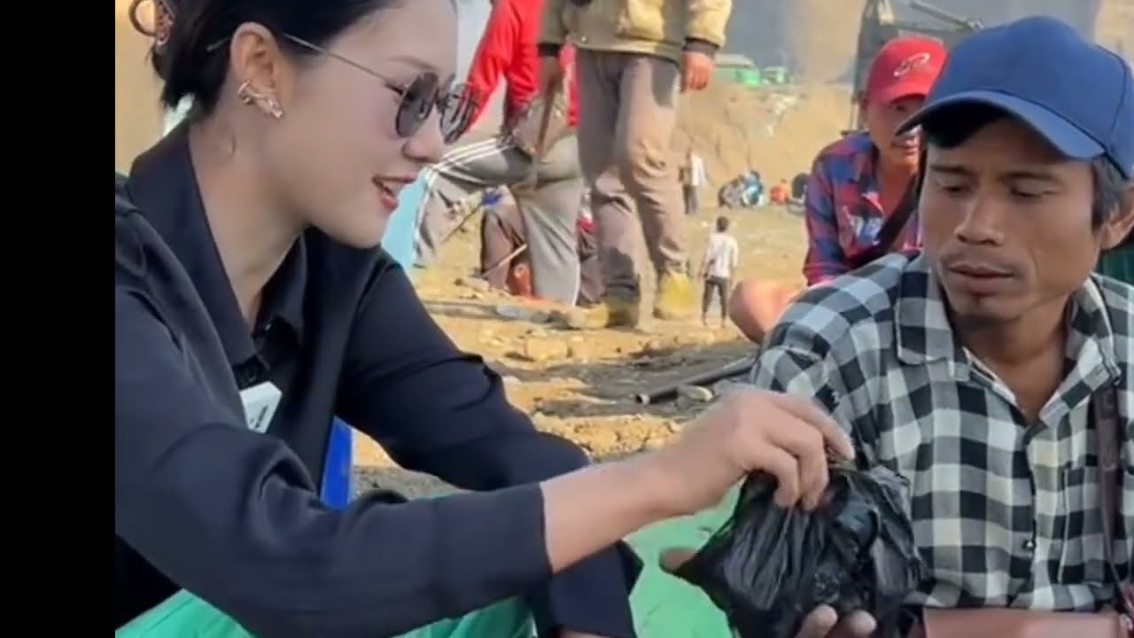 #myanmar jade/ #jade မြန်မာကျောက်စိမ်း/တရုပ်မစကားပြောတာလည်ချက် ကမ်းကုန်50000တန်ကျောက်ကို ဆစ်လိုက်တာ