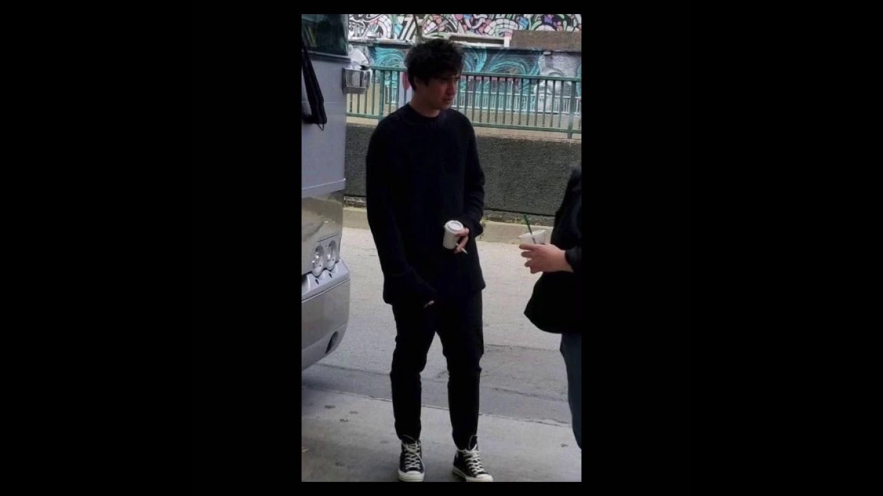 calum hood boyfriend energy