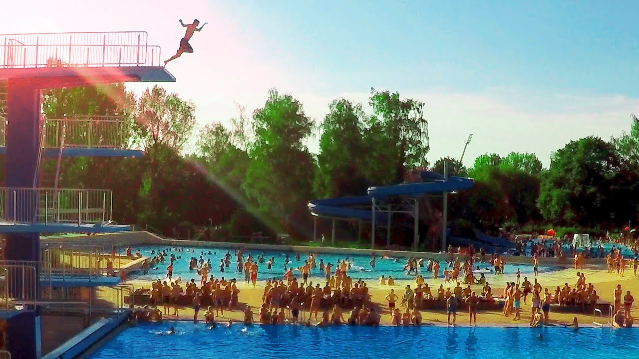 Reutlingen Freibad Markwasen Sprünge 10 m. tower jumps Germany.