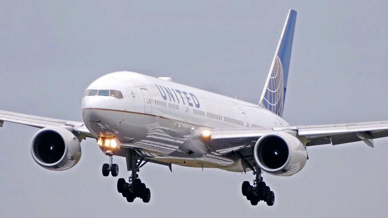 United Airlines Boeing 777-200(ER) [N793UA] Morning Landing at Brussels Airport