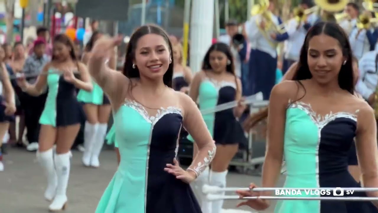 Banda Bicentenario en desfile de correo de Berlin, Usulutan