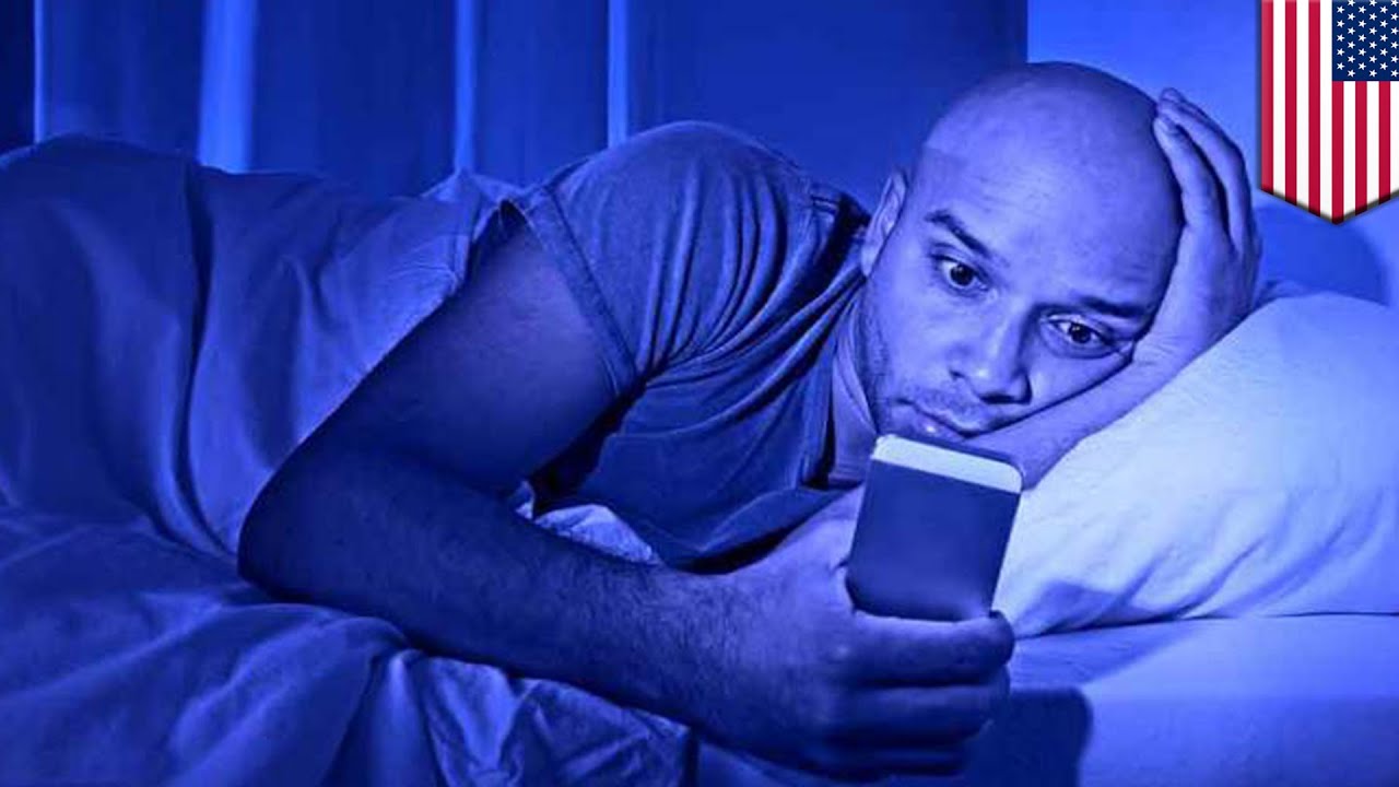Blue light and sleep disruption: Looking at screens ruins our sleep, study says  - TomoNews