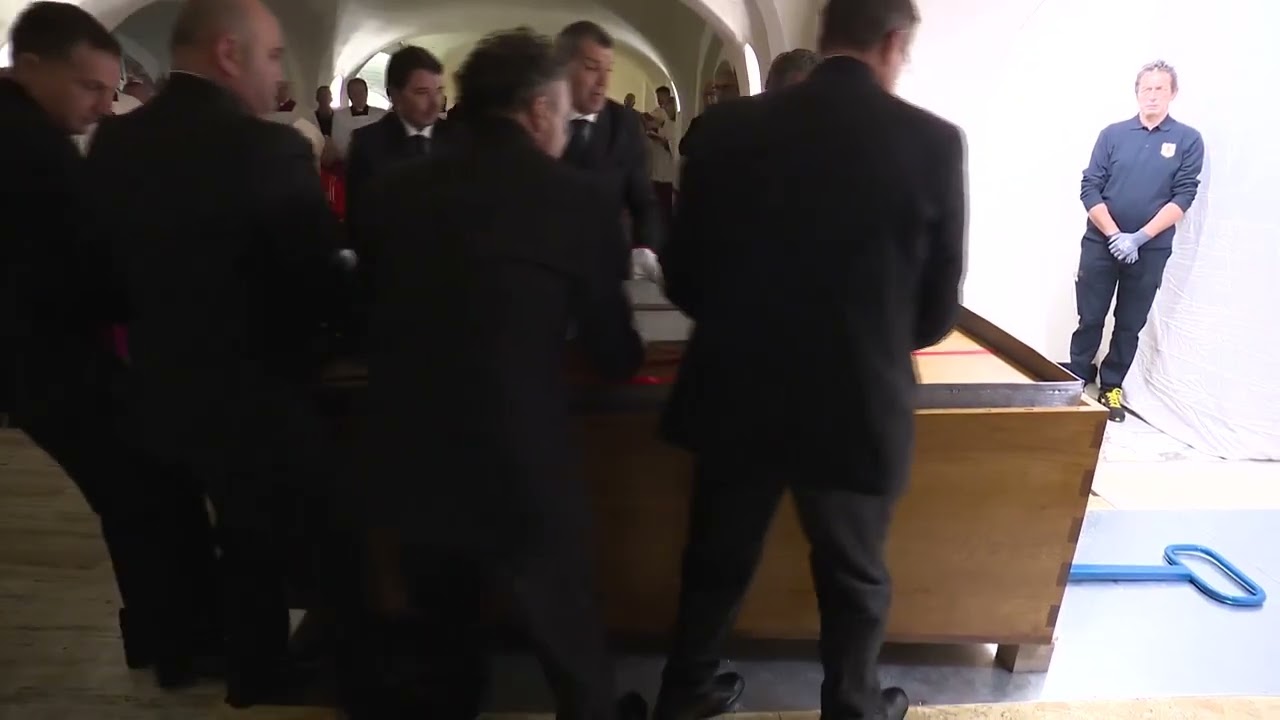Veja como foi o sepultamento do Papa Emérito Bento XVI na gruta Vaticana.