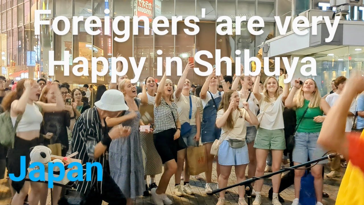 [4K] 🌸♥️ Japan. 外国人の若い女の子たちが東京の渋谷でストリートシンガーを楽しんでいます。Shibuya 🍓🍅