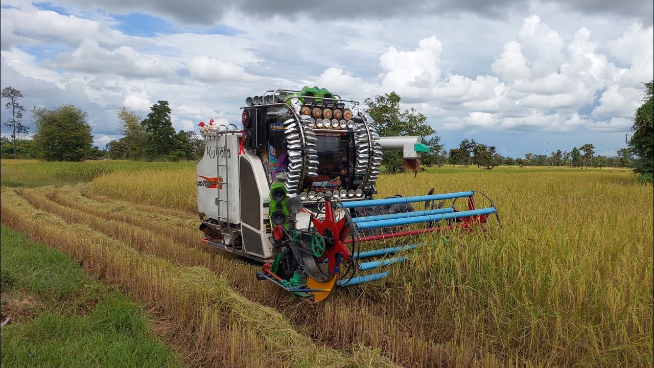 รถเกี่ยวแต่งซิ่งแต่งสวยVIPตู้แอร์kubota DC70G