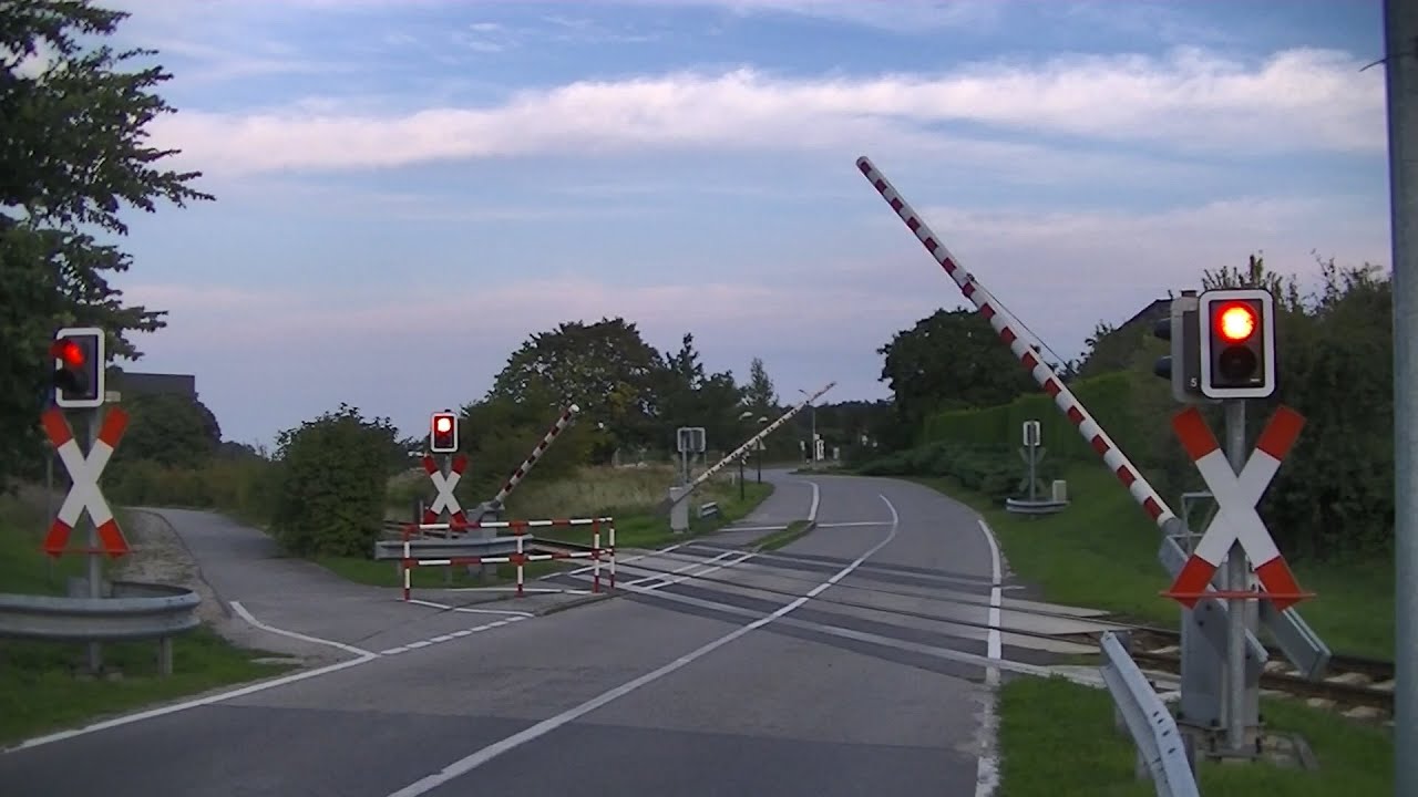 Spoorwegovergang Wolgast (D) // Railroad crossing // Bahn&uuml;bergang