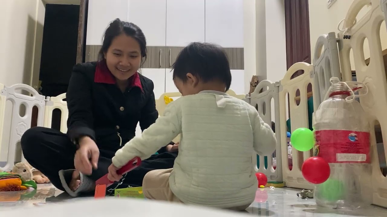 Sóc 17m6d chơi với bóng, thẻ