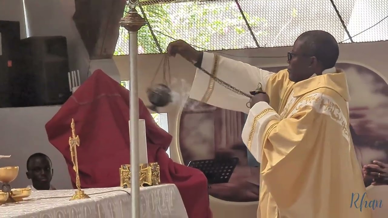 Messe des Prémices de 𝒍'𝑨𝒃𝒃é 𝑷𝒂𝒕𝒓𝒊𝒄𝒌 𝑩𝑬𝑭𝑶𝑳𝑶 à la 𝐂𝐚𝐭𝐡é𝐝𝐫𝐚𝐥𝐞 𝐒𝐚𝐢𝐧𝐭  𝐝𝐞 𝐅𝐫𝐚𝐧𝐜𝐞𝐯𝐢𝐥𝐥𝐞