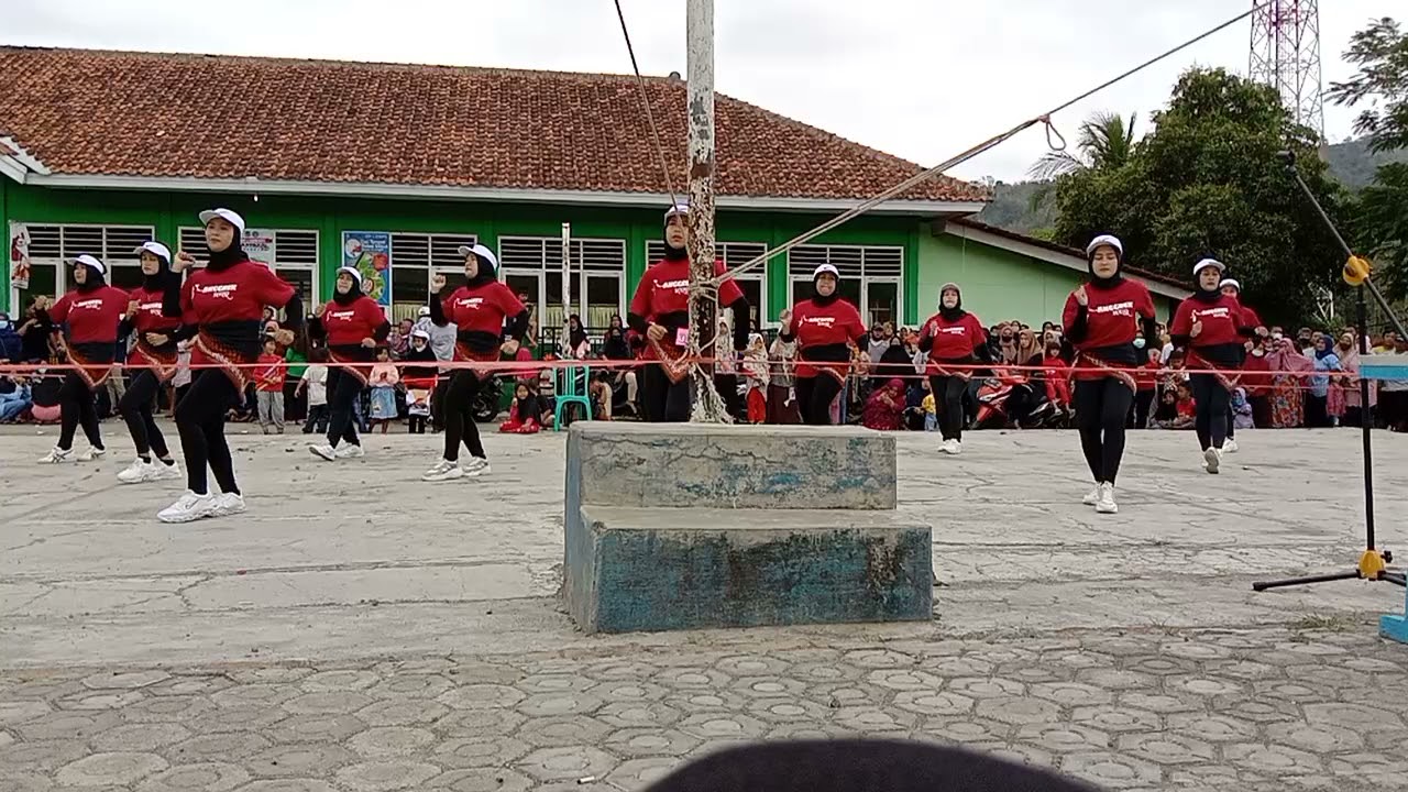 lomba senam diraih juara 1 oleh dusun anggrek desa cipedes.minggu tgl 12 September 2021.