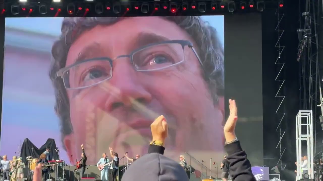 U2 With Or Without You - Silverstone F1- The Robbers Band- Leandro Bartorelli On Drum-Big Stage-