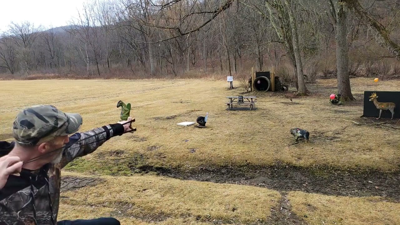 Slingshot shooting. Long distance pokes. 🎈🎈🎈 AIm small