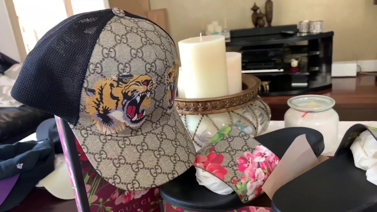 Gucci tiger GG print hat & Gucci slide blossom