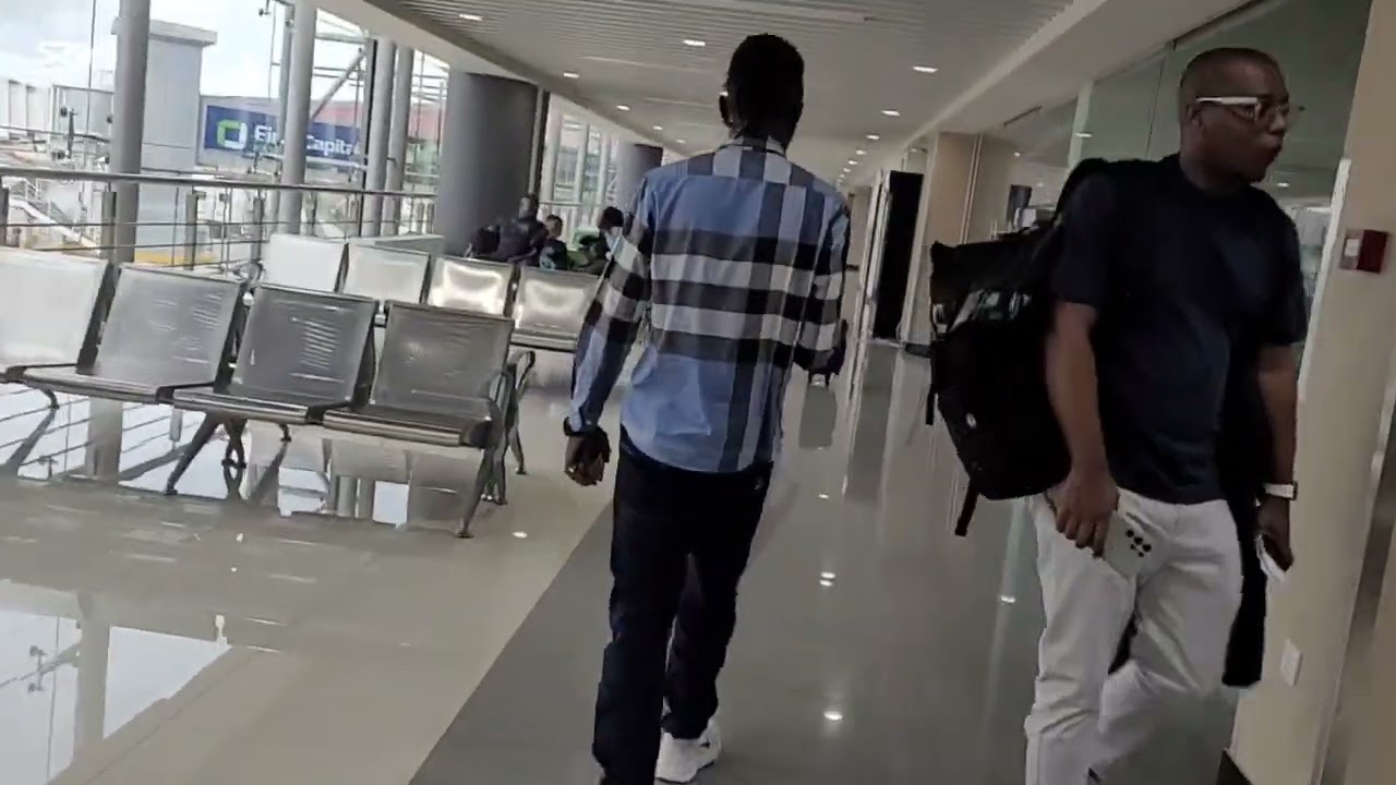 VlogMas Ep10, Robert Mugabe international Airport. Christmas day flying to New destination.